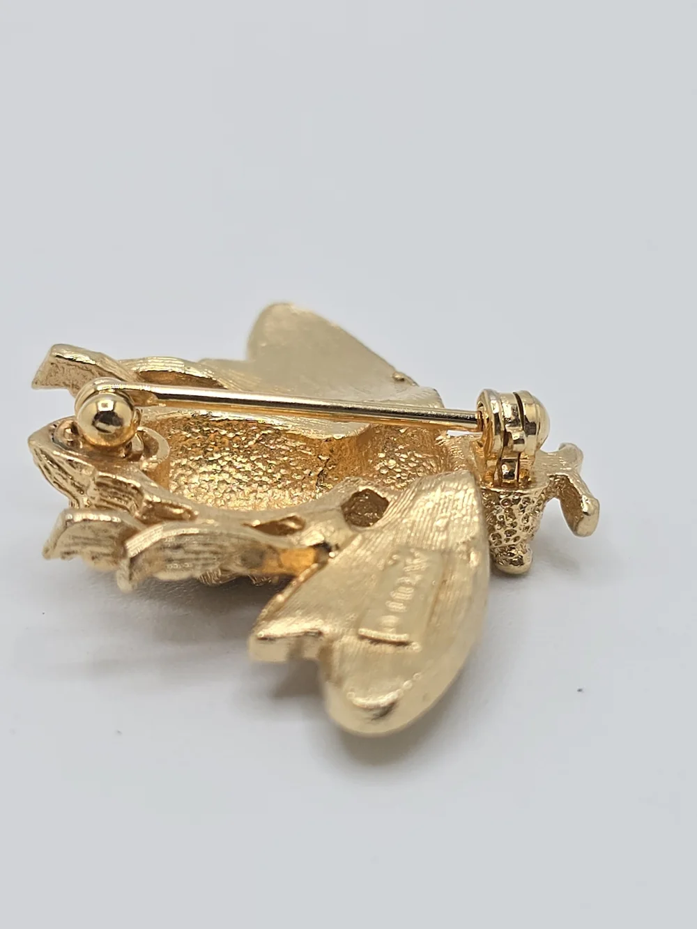 Vintage Bee Brooch Avon Gold Tone Textured Insect Pin 1.25
